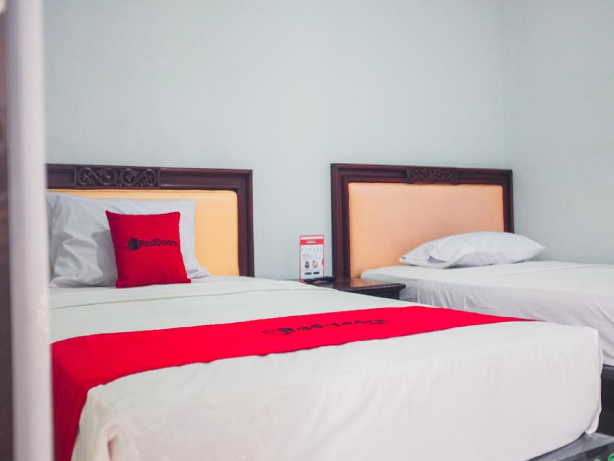 Reddoorz Plus @ Helvetia Medan Extérieur photo