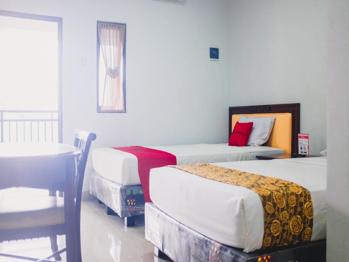 Reddoorz Plus @ Helvetia Medan Extérieur photo