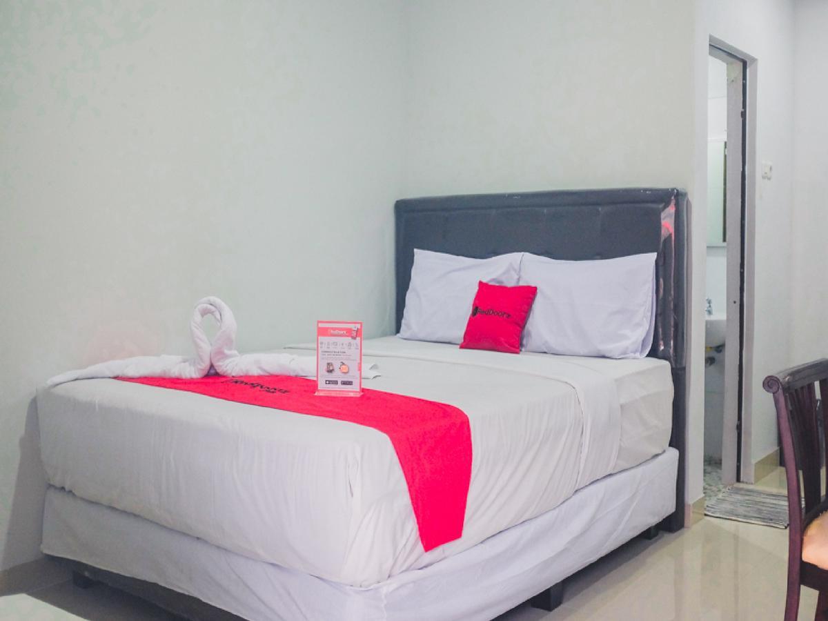 Reddoorz Plus @ Helvetia Medan Extérieur photo